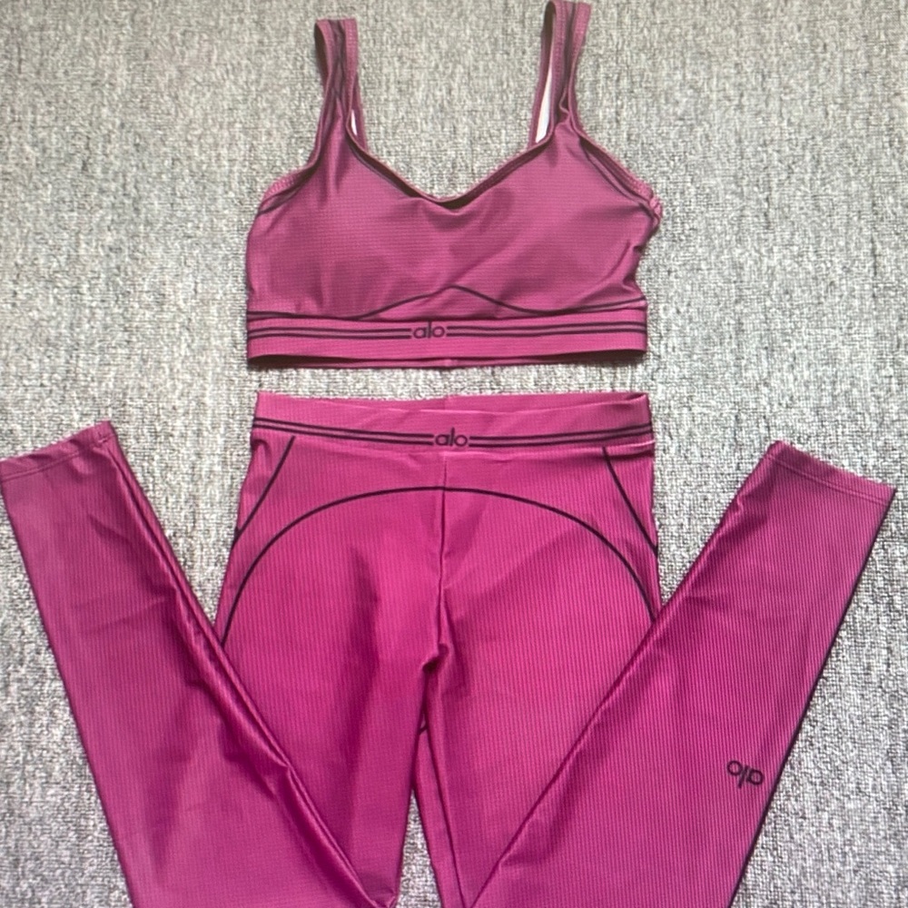 ALO Yoga Magenta Ribbed Sports Bra & Leggings Set Size L